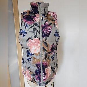 Puffer sleeveless jacket